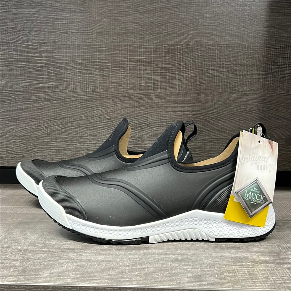 Women's Muck Outscape Low Shoe (Black) - Size 12